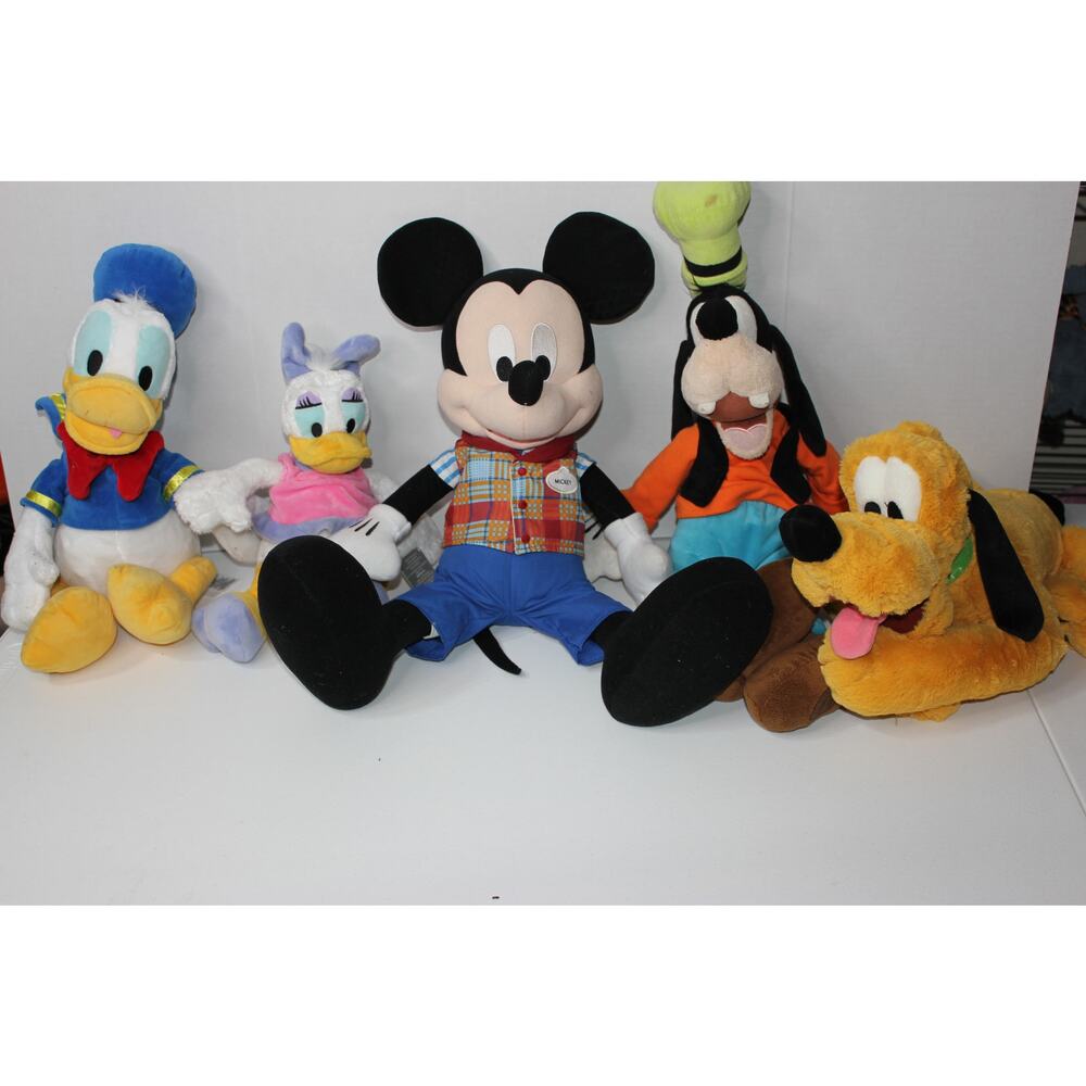 Copied - Disney set of 5 featuring mickey mouse and his friends